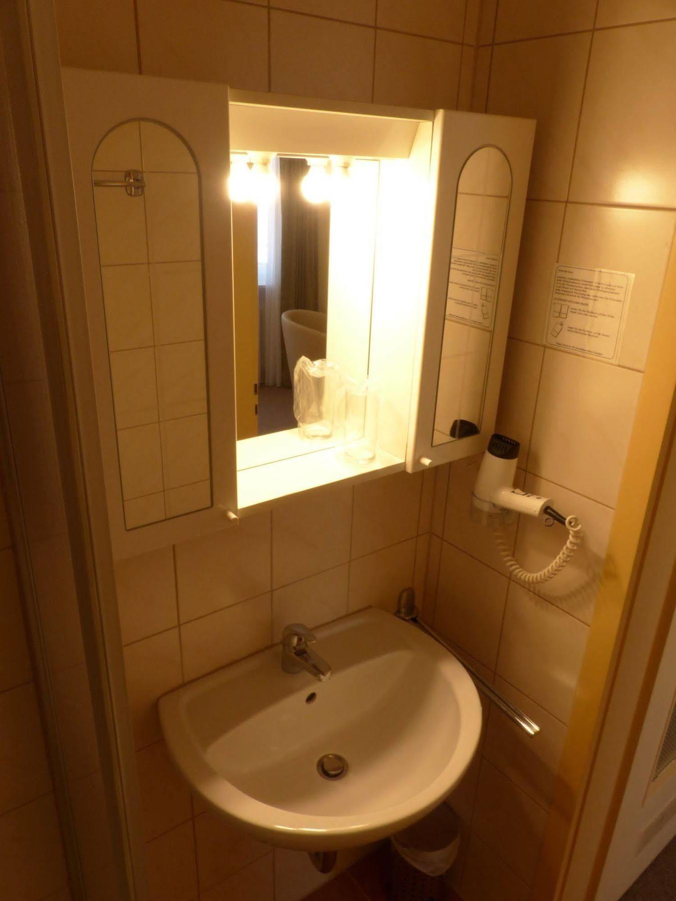 Hotel Simon Гаутинг Экстерьер фото
