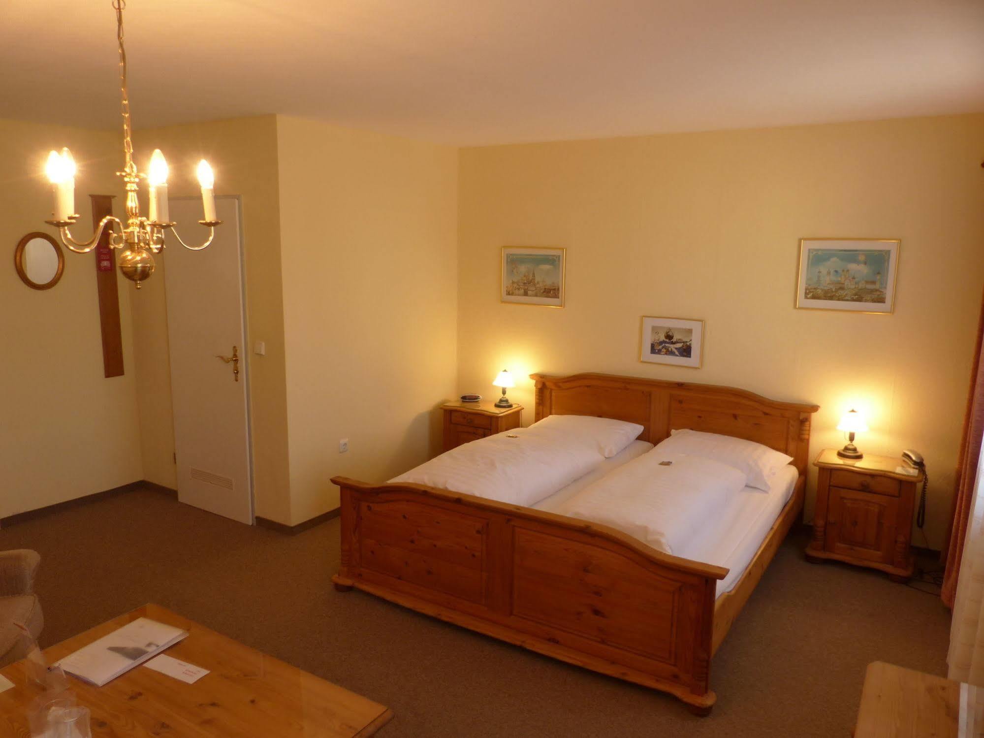 Hotel Simon Гаутинг Экстерьер фото