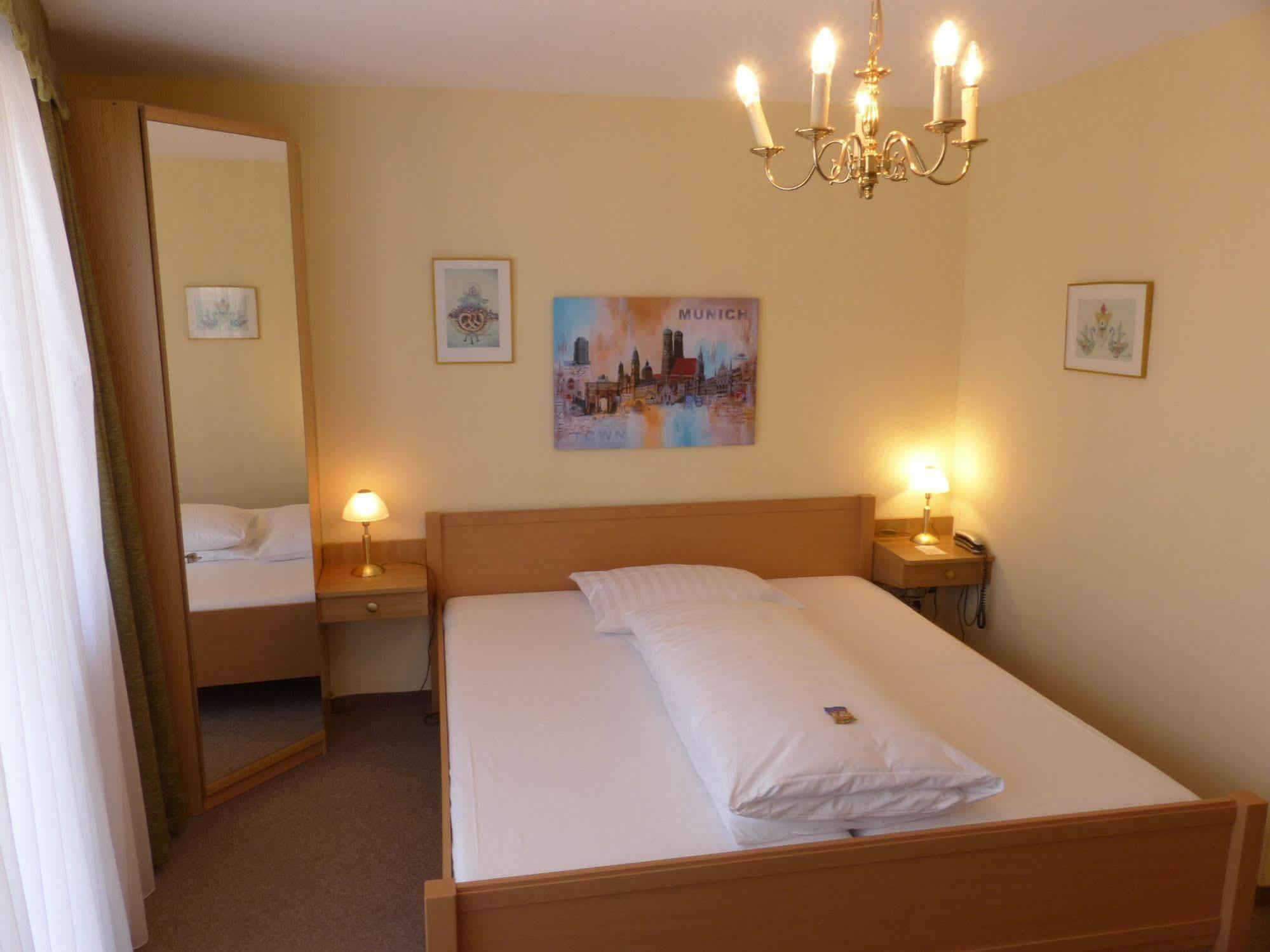 Hotel Simon Гаутинг Экстерьер фото