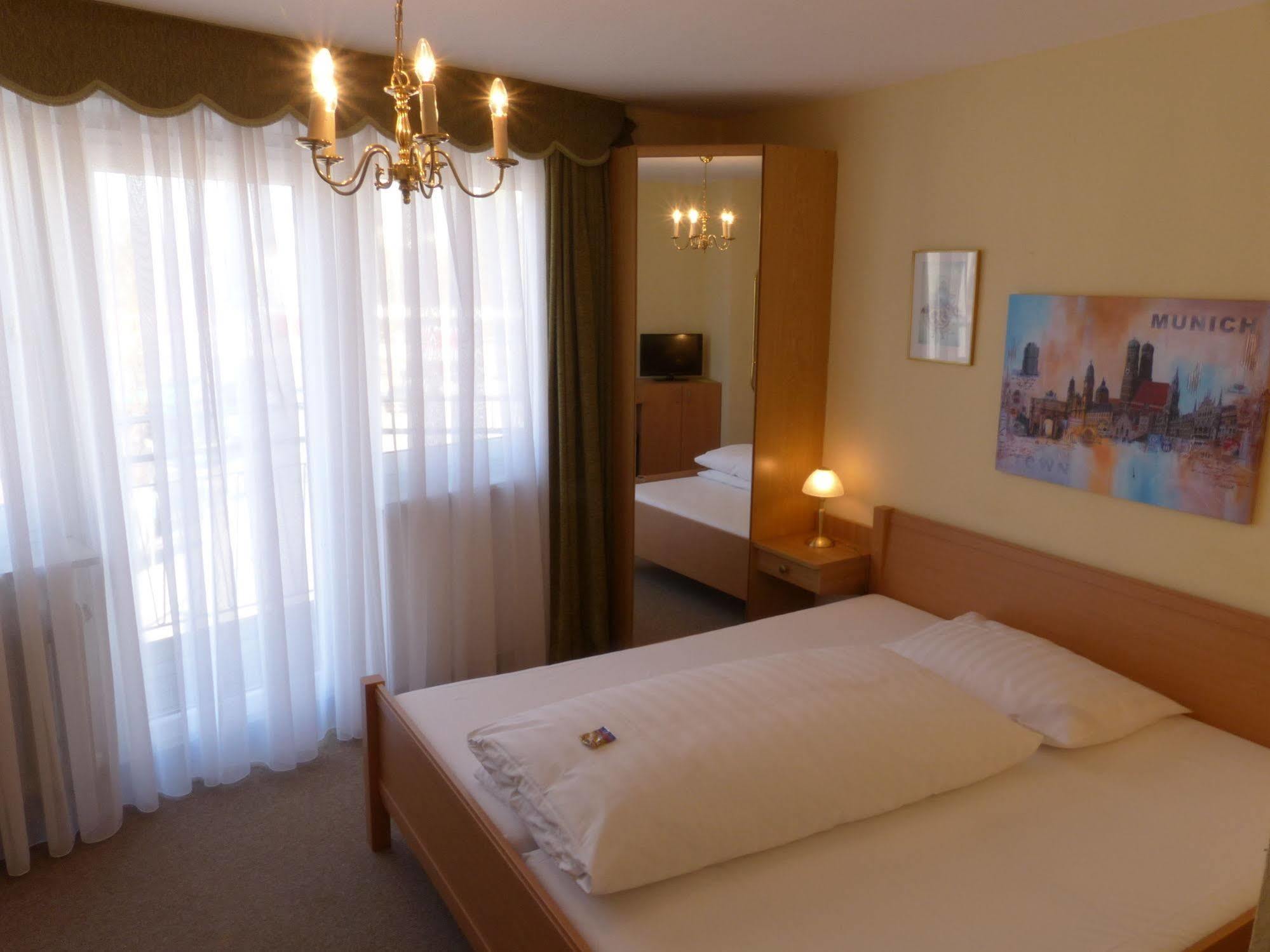 Hotel Simon Гаутинг Экстерьер фото