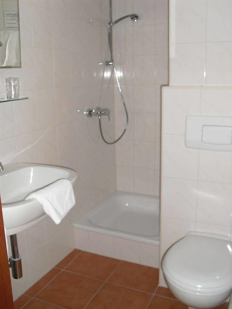 Hotel Simon Гаутинг Экстерьер фото